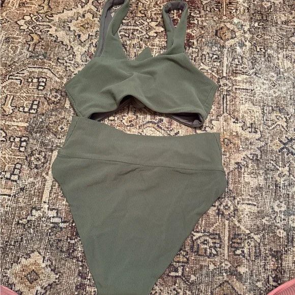 Beach Riot army green swimsuit never worn - Picture 8 of 10